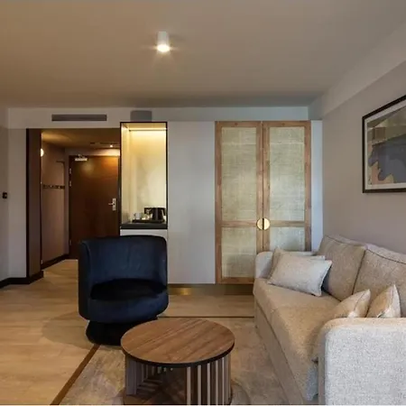 Ξενοδοχείο Royal Vip 5*